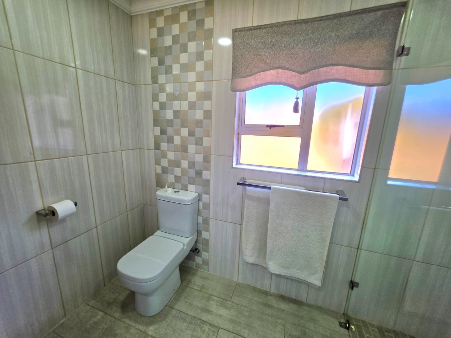 5 Bedroom Property for Sale in La Provance Free State